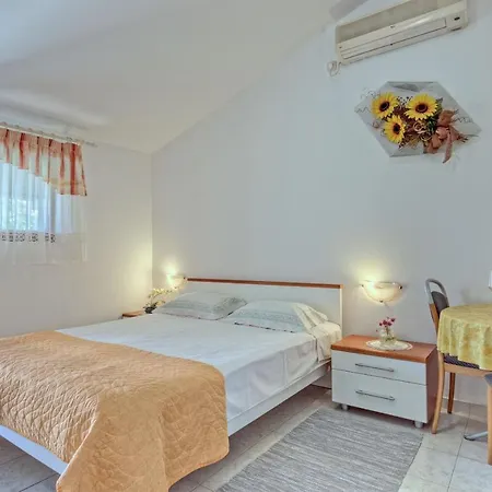 Nyaraló House Tiny House Banjole
