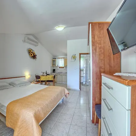 House Tiny House Banjole