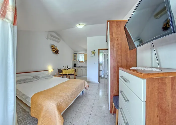 House Tiny House Banjole